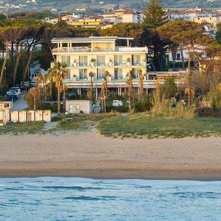 Hotel Artemide Mare Paestum Exterior photo