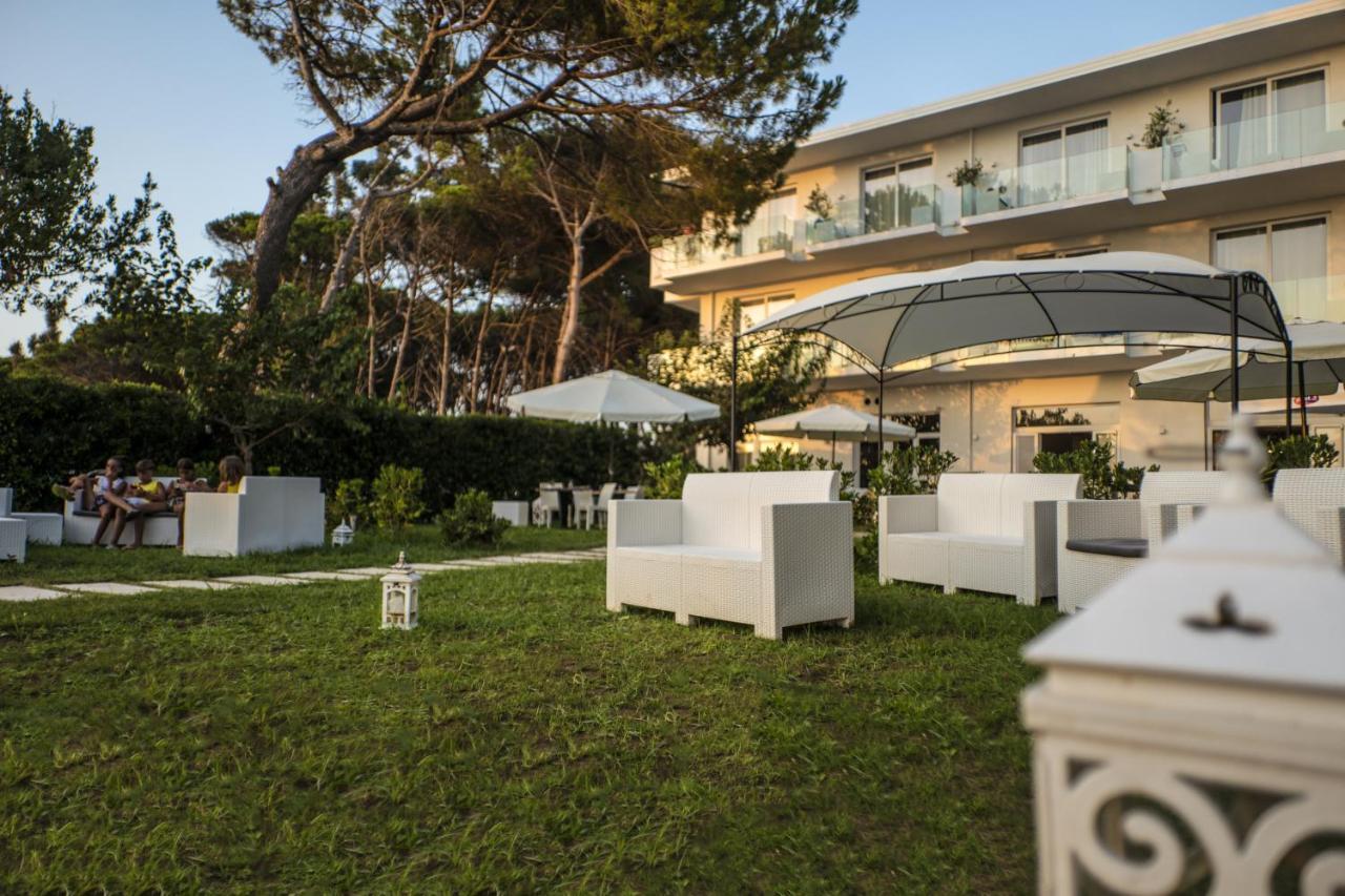 Hotel Artemide Mare Paestum Exterior photo