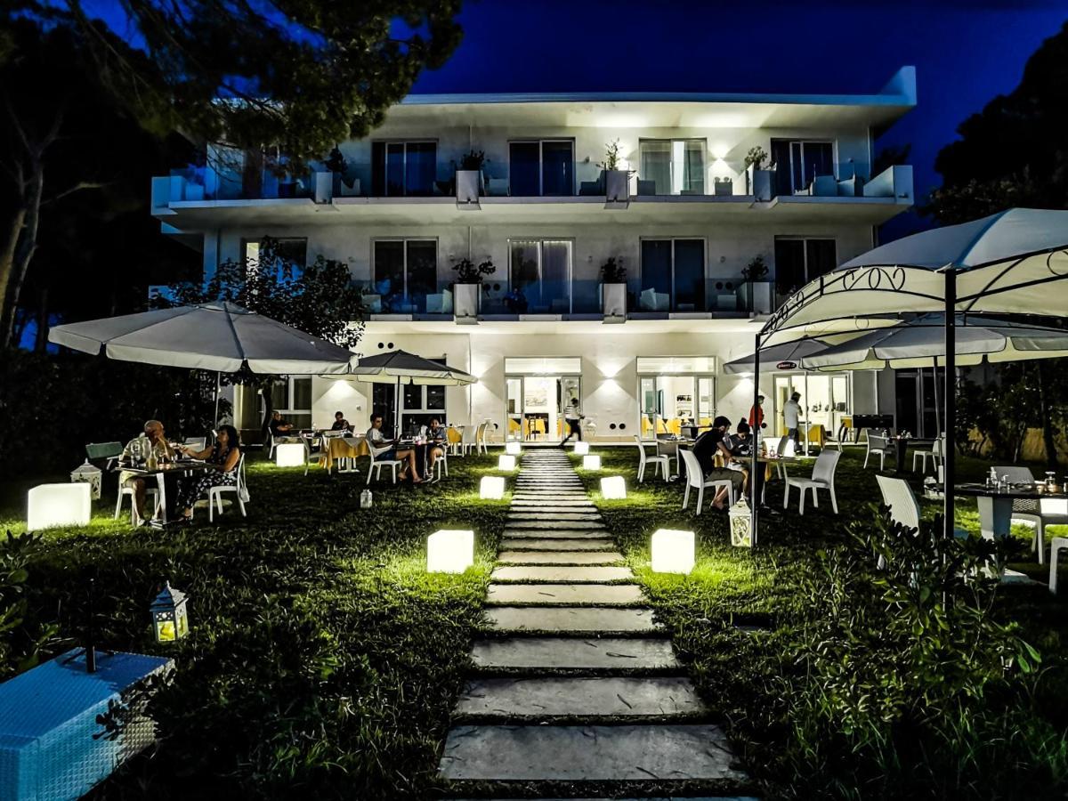 Hotel Artemide Mare Paestum Exterior photo