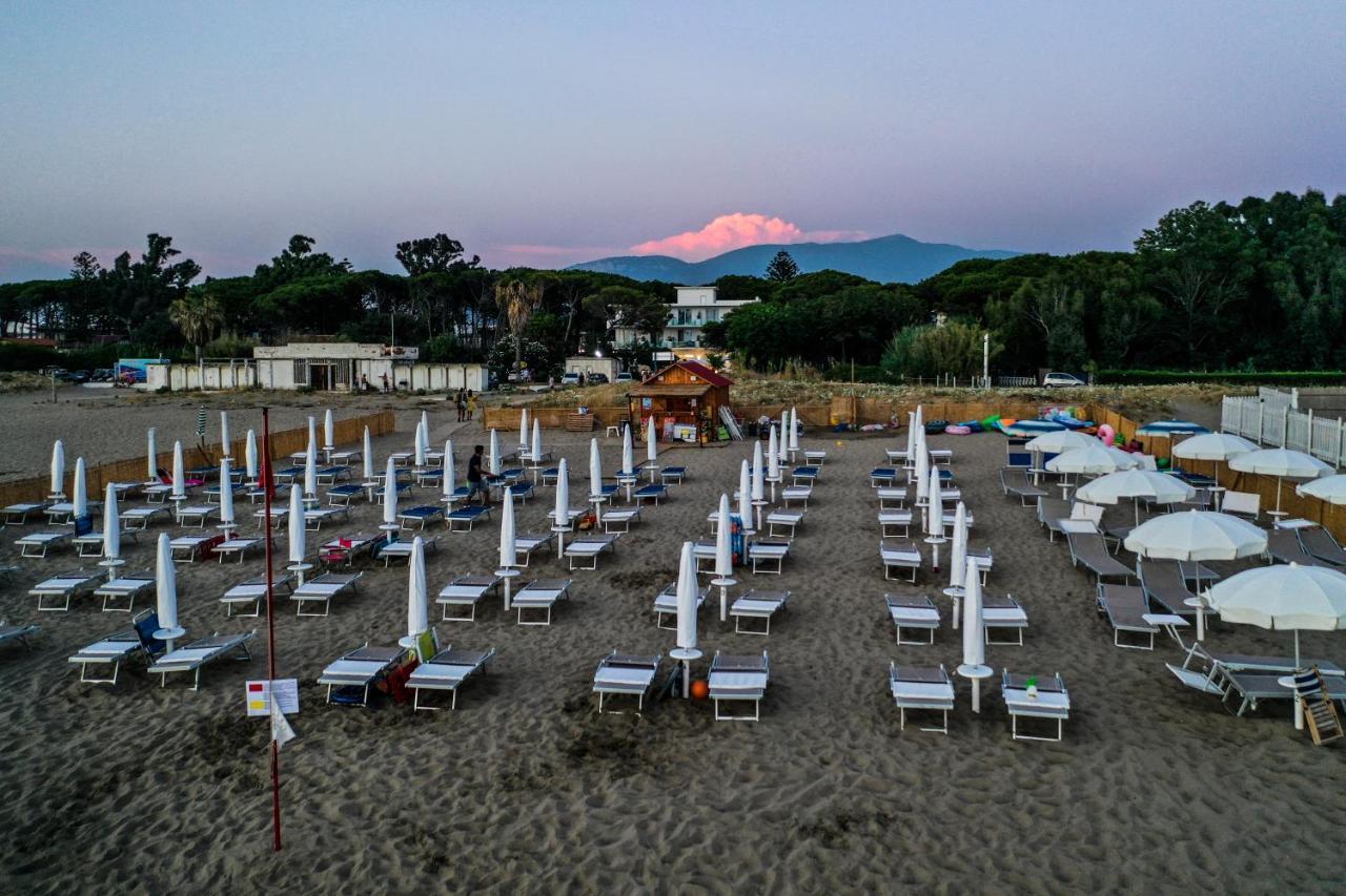 Hotel Artemide Mare Paestum Exterior photo