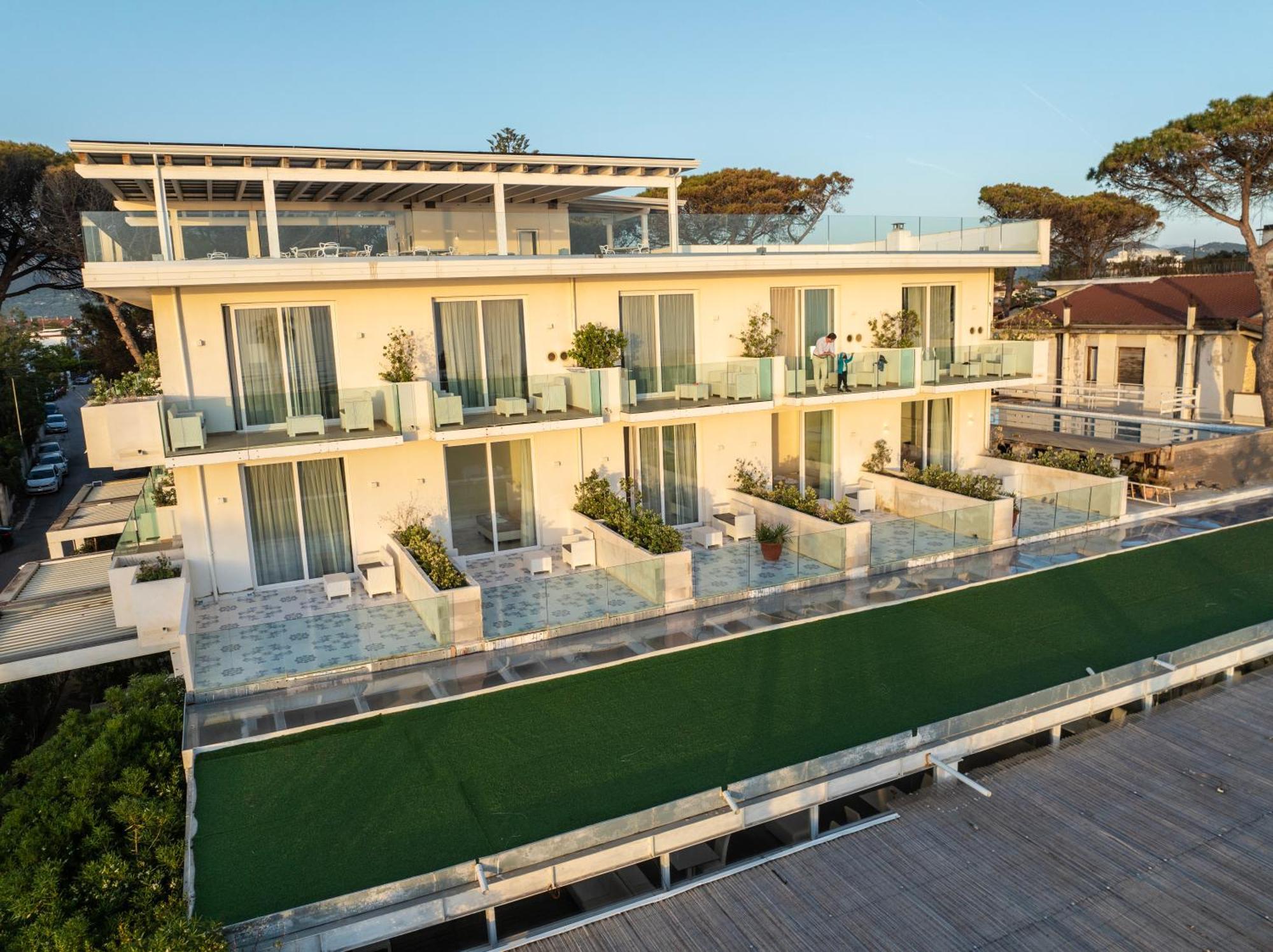 Hotel Artemide Mare Paestum Exterior photo