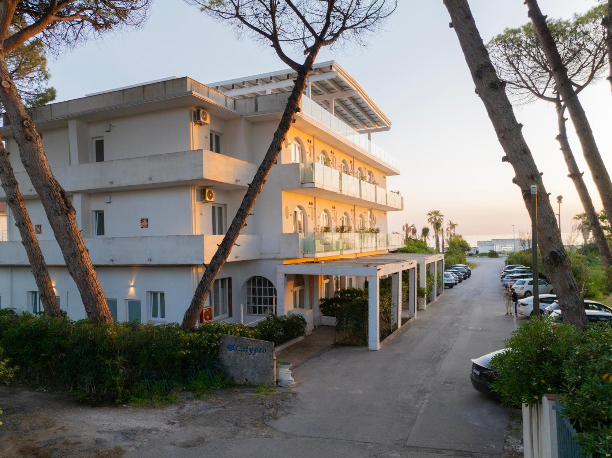 Hotel Artemide Mare Paestum Exterior photo