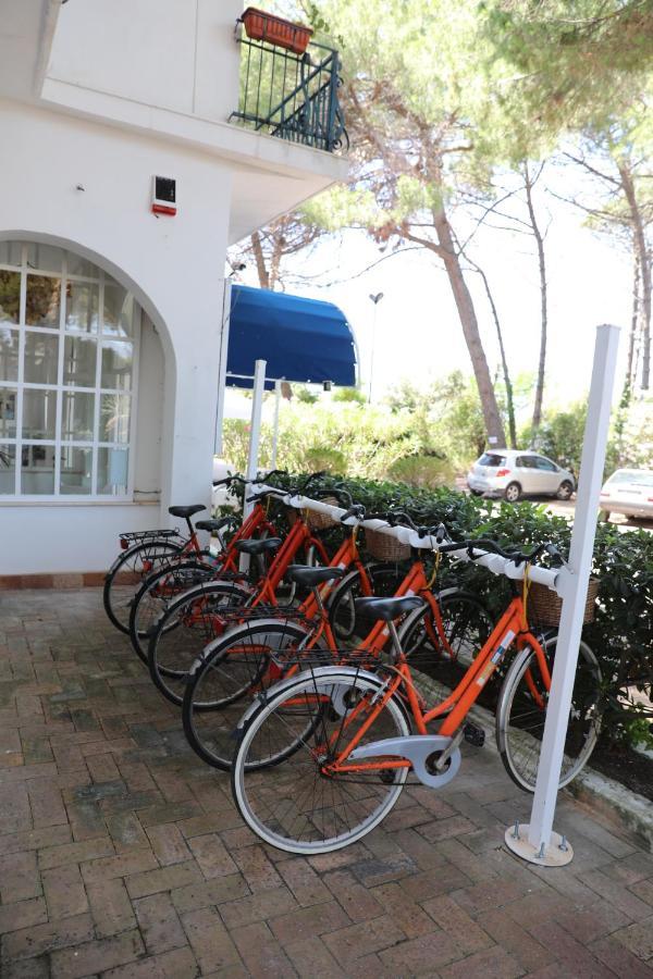 Hotel Artemide Mare Paestum Exterior photo